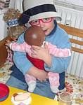 Brille und Hut gehren zur Kindergarten-Kleiderkammer 